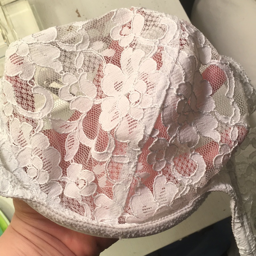 1996 Victoria’s Secret White Lace Bra - 36DD